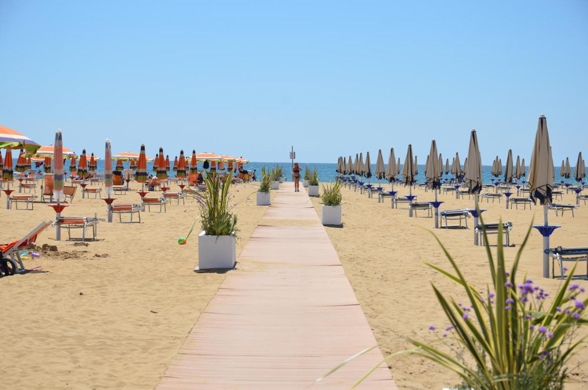 Residenza Delle Terme Apartment Бибионе Екстериор снимка